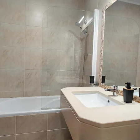 Com Terracos Privativos Em De Luxo, By Qozzy *