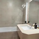 Com Terracos Privativos Em De Luxo, By Qozzy *