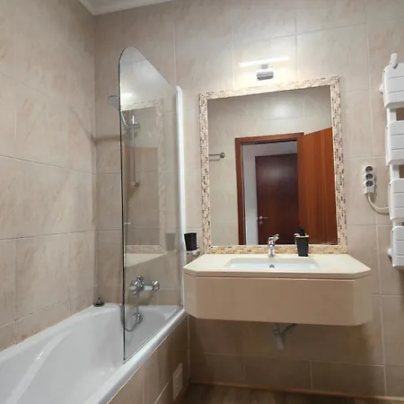 Apartmán Com Terracos Privativos Em De Luxo, By Qozzy Alvor